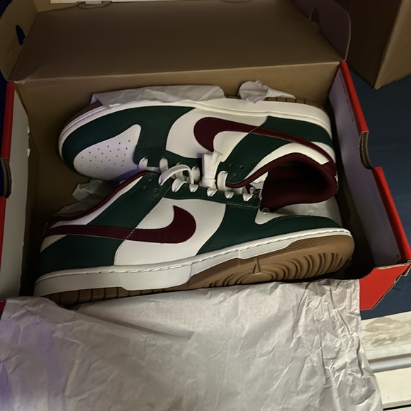 Brand new Nike dunk low size 9 1/2 with OG box - Picture 2 of 6